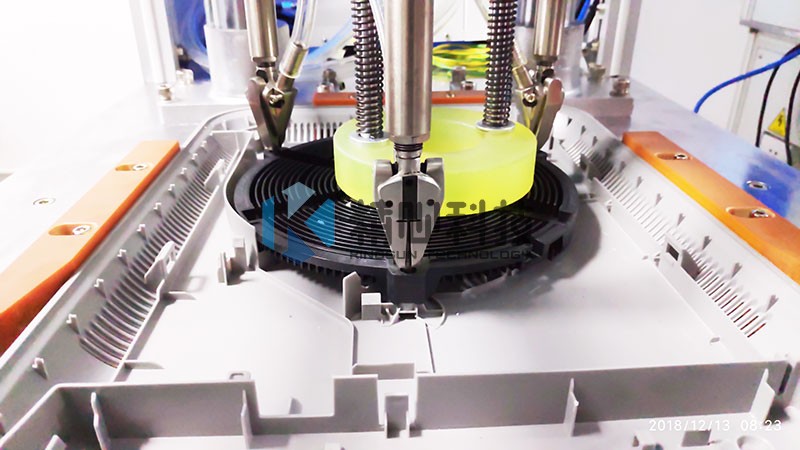 1560581203195719.jpg 自動鎖螺絲機